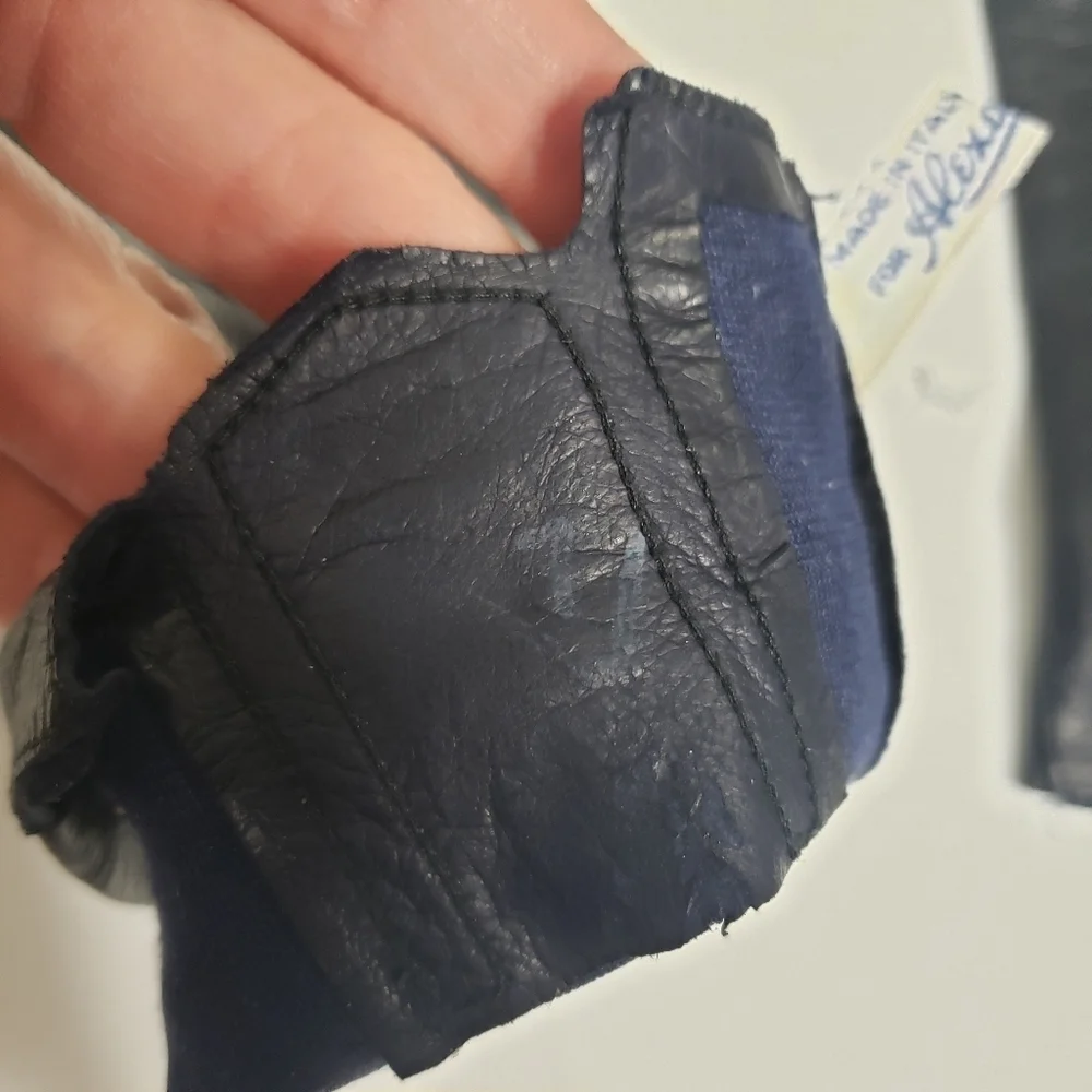 Vintage Alexander's navy blue leather driving gloves silk lining size 7 notched